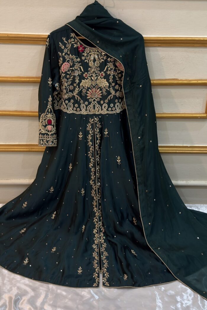 ZARNOUSH emerald green tissue silk Anarkali gown embroidery detail | AYZAL HASSAN